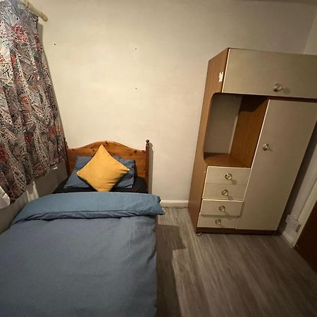 Stevenage Town Centre Hostel - Budget Single Room Zewnętrze zdjęcie