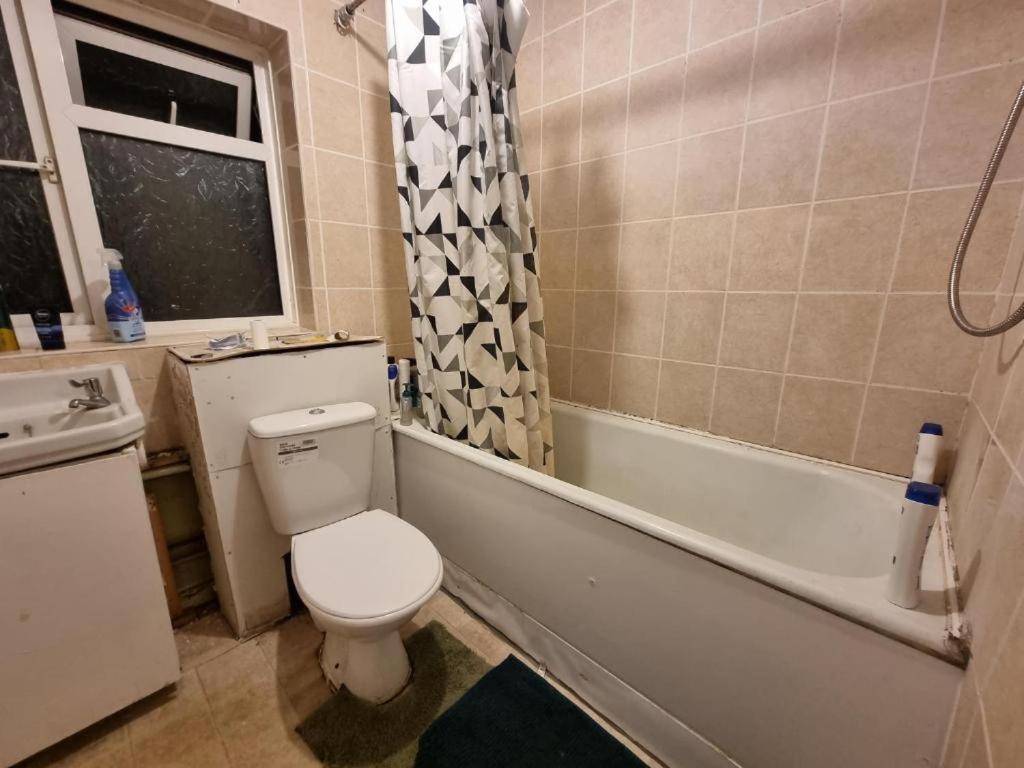 Stevenage Town Centre Hostel - Budget Single Room Zewnętrze zdjęcie