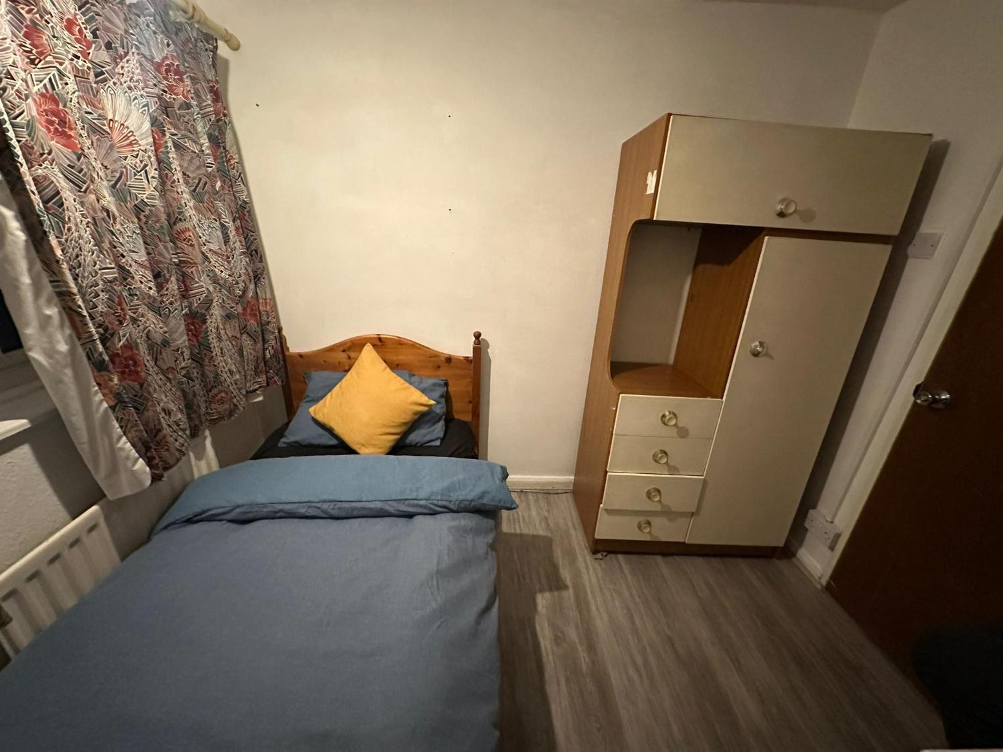 Stevenage Town Centre Hostel - Budget Single Room Zewnętrze zdjęcie